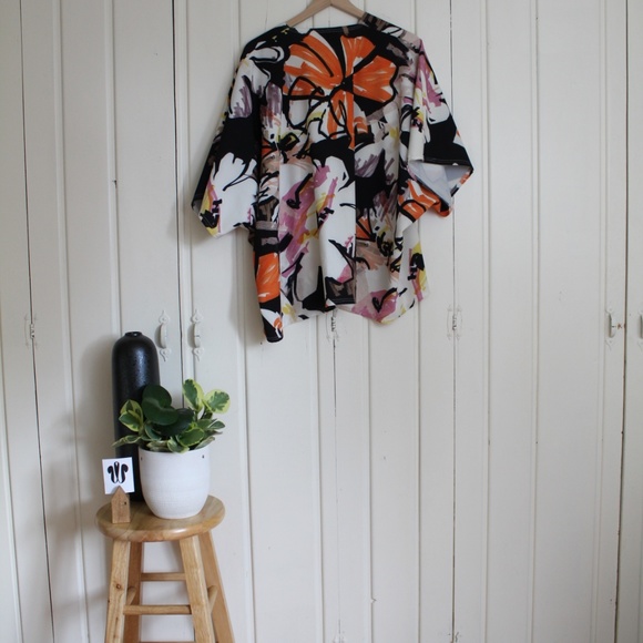 Raygun Print Shawl - Picture 4 of 5